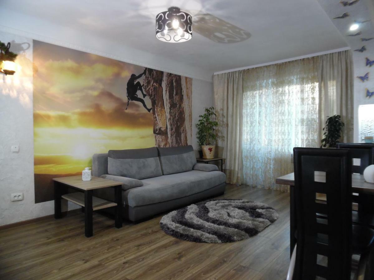 Студия В Центре Скала Khmelʼnytsʼkyy Exterior foto